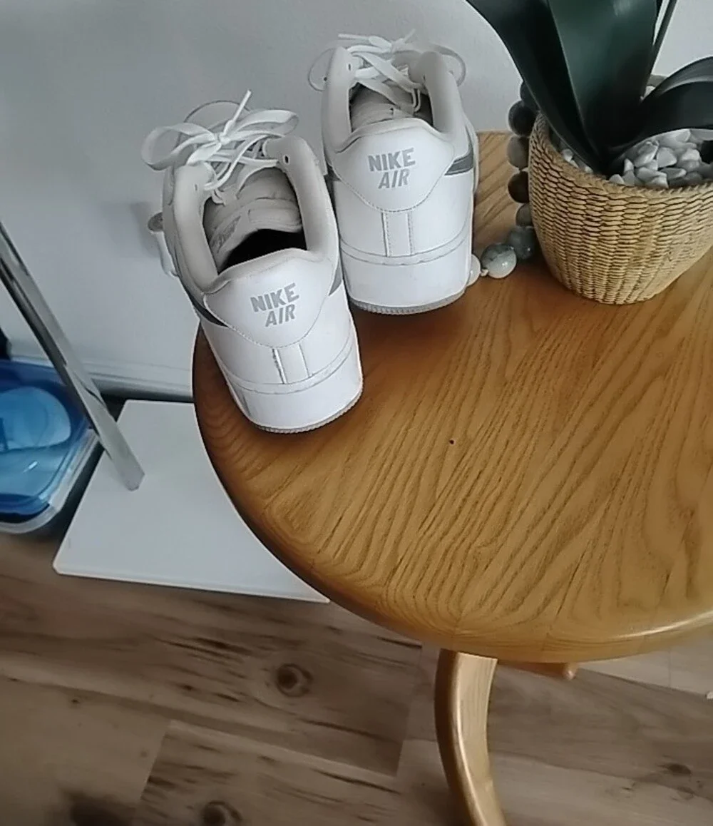 Nike men’s Low-Top  Air Force 1 Sneakers in White and Silver Sz 12